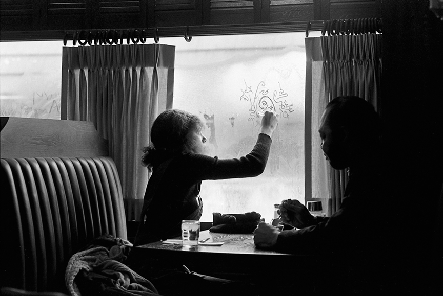 Window_Writing,_Chicago,_IL,_1968_©_John_Simmons.jpeg