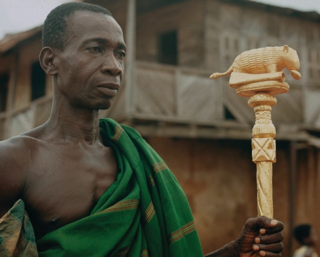 An Ashanti speaker holding his staff of office, a local adaptation of staffs introduced by European traders on the Gold Coast since the 16th century PHOTO BY WERNER FORMAN/UNIVERSAL IMAGES GROUP/GETTY IMAGES
