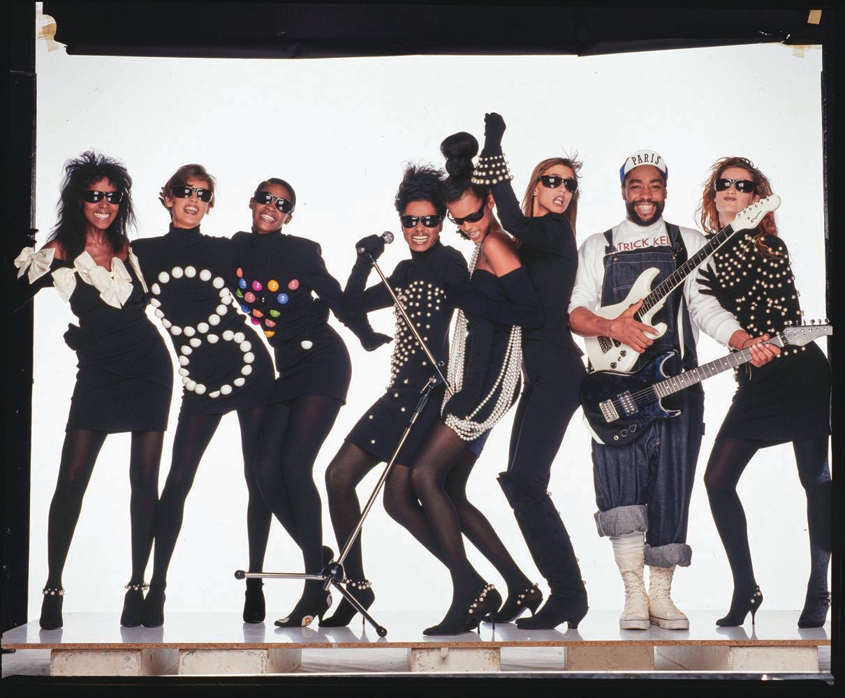 Kelly’s fall/winter 1988 campaign. BY OLIVIERO TOSCANI/COURTESY OF THE ESTATE OF PATRICK KELLY, SCAN BY RANDY DODSON/© FINE ARTS MUSEUMS OF SAN FRANCISCO PHOTO